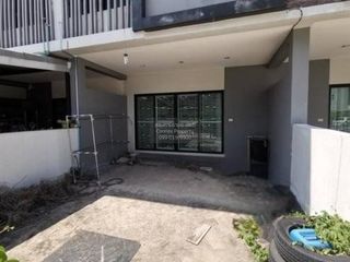 Casa adosada en venta de 3 habitaciones en Nong Khaem, Bangkok