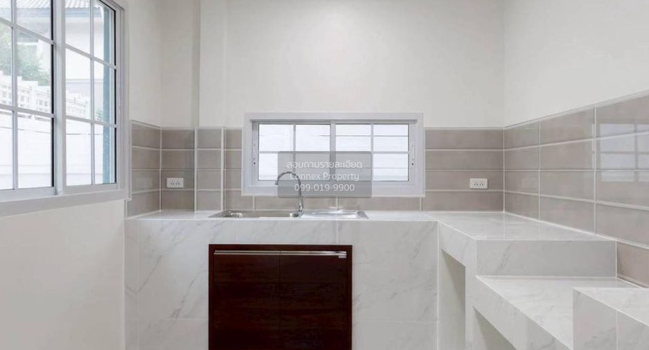 For sale 3 bedrooms house in Mueang Nonthaburi, Nonthaburi