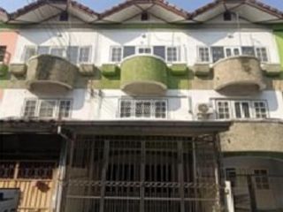 Casa adosada en venta de 4 habitaciones en Sam Phran, Nakhon Pathom