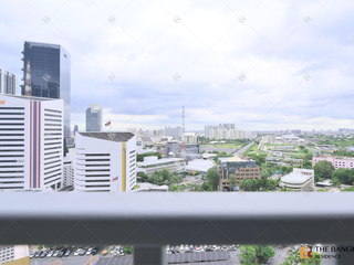For rent 2 bedrooms condo in Huai Khwang, Bangkok