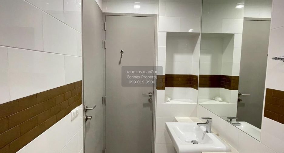 For rent 2 bedrooms condo in Phra Khanong, Bangkok
