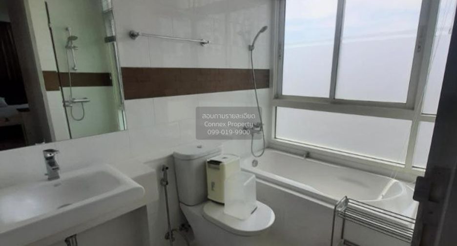 For rent 2 bedrooms condo in Phra Khanong, Bangkok