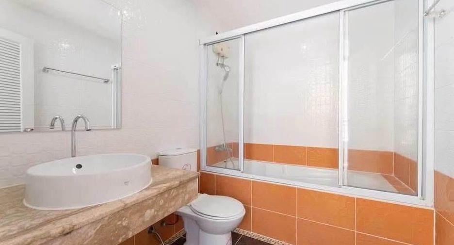 Wohnung zur Miete mit 1 Zimmer in Huai Khwang, Bangkok