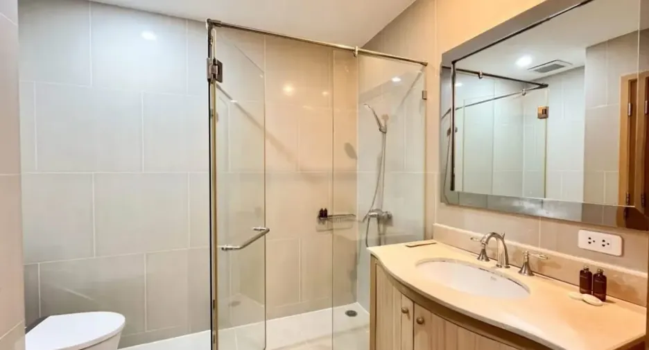 For rent 2 ベッドルーム condo in Sathon, Bangkok