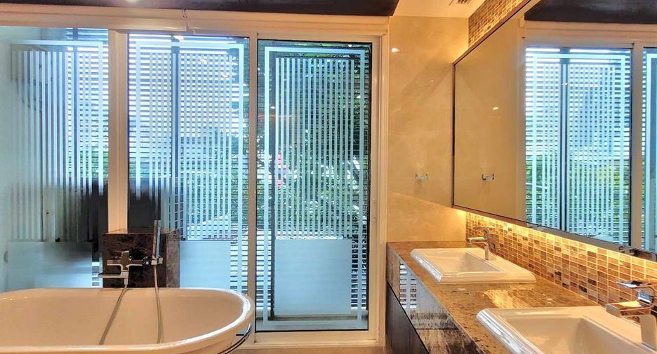 For rent 4 ベッドルーム condo in Khlong Toei, Bangkok