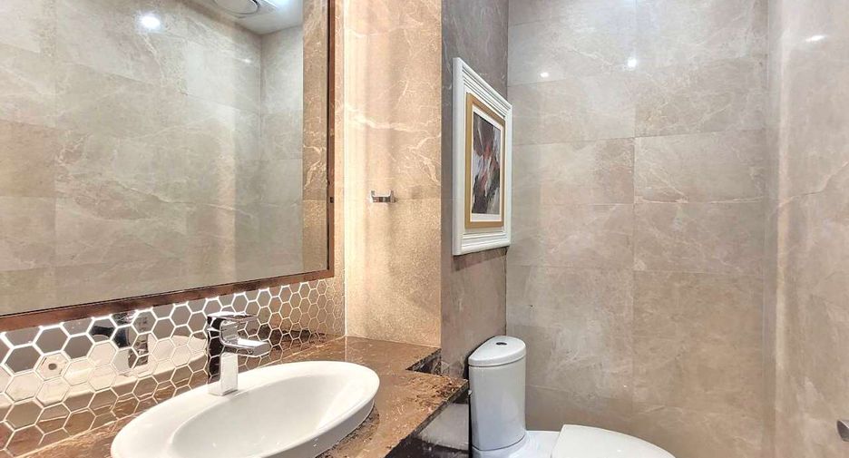 For rent 4 ベッドルーム condo in Khlong Toei, Bangkok