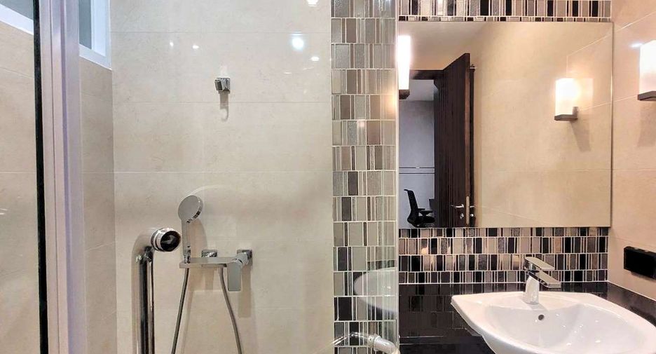 For rent 4 ベッドルーム condo in Khlong Toei, Bangkok