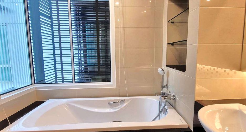For rent 4 ベッドルーム condo in Khlong Toei, Bangkok