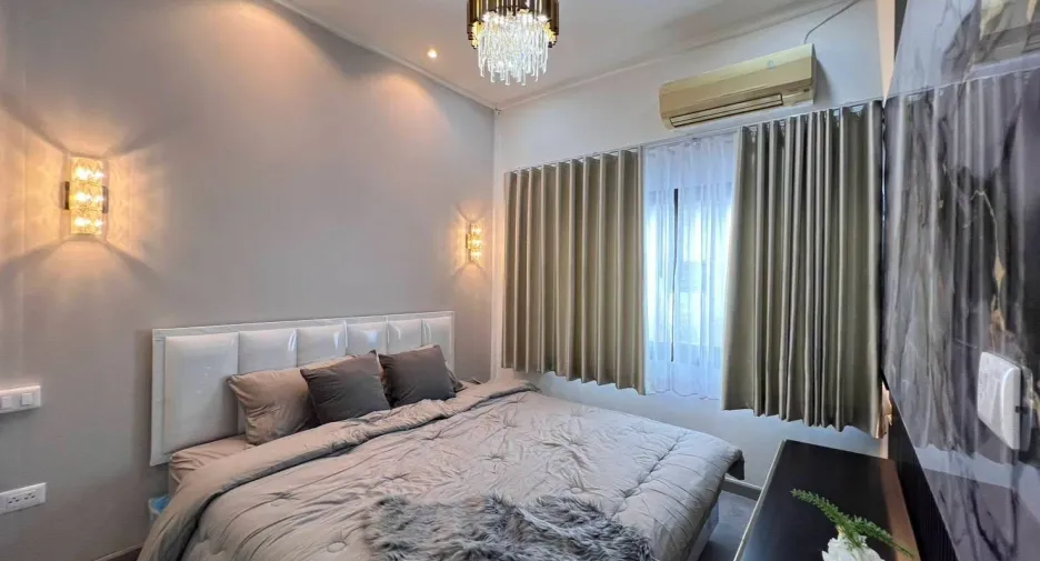 À vendre 2 chambres maison de ville à Bang Lamung, Chonburi
