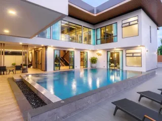 Villa zum Kauf mit 6 Zimmer in Bang Lamung, Chonburi