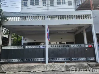 Casa en venta de 5 habitaciones en Phra Khanong, Bangkok