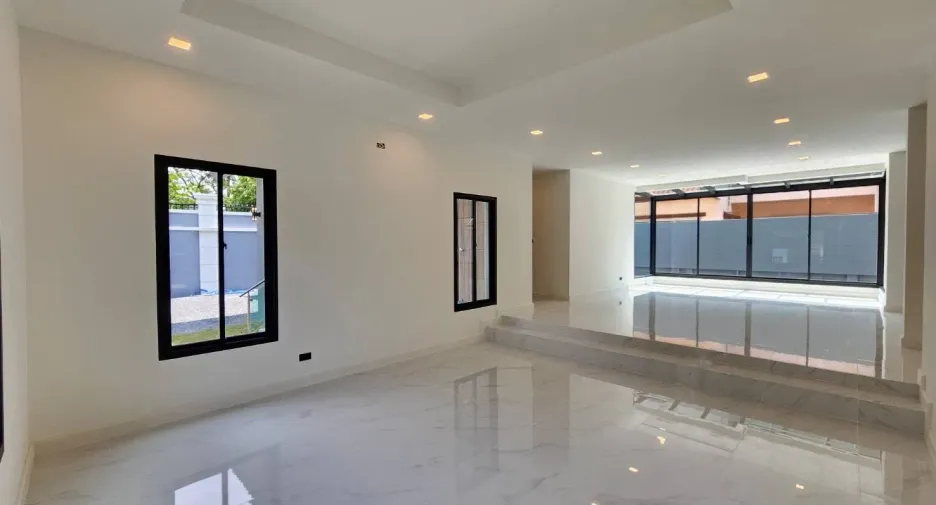 出售 4 卧室 独立屋 在 Bang Yai, Nonthaburi