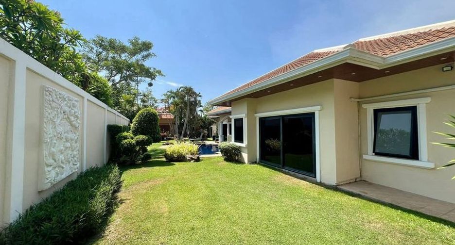 For sale 3 bedrooms villa in Jomtien, Pattaya