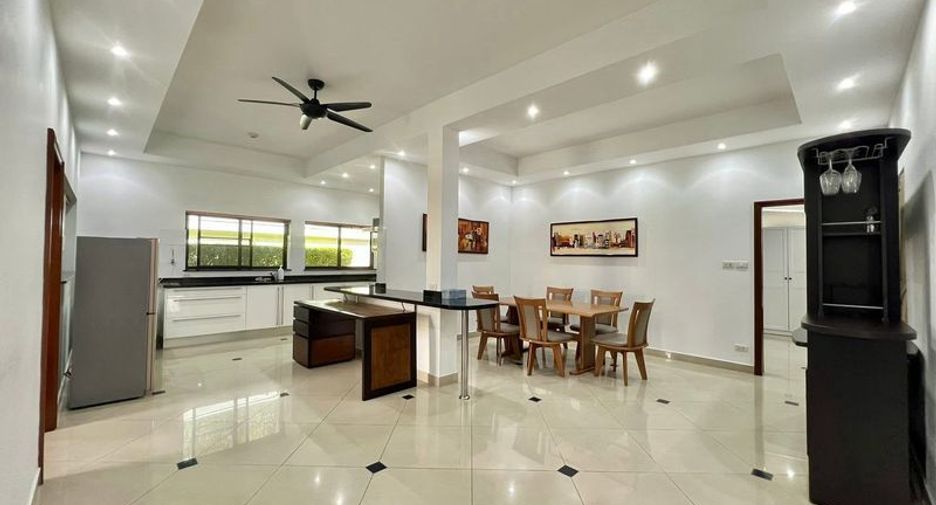 For sale 3 bedrooms villa in Jomtien, Pattaya
