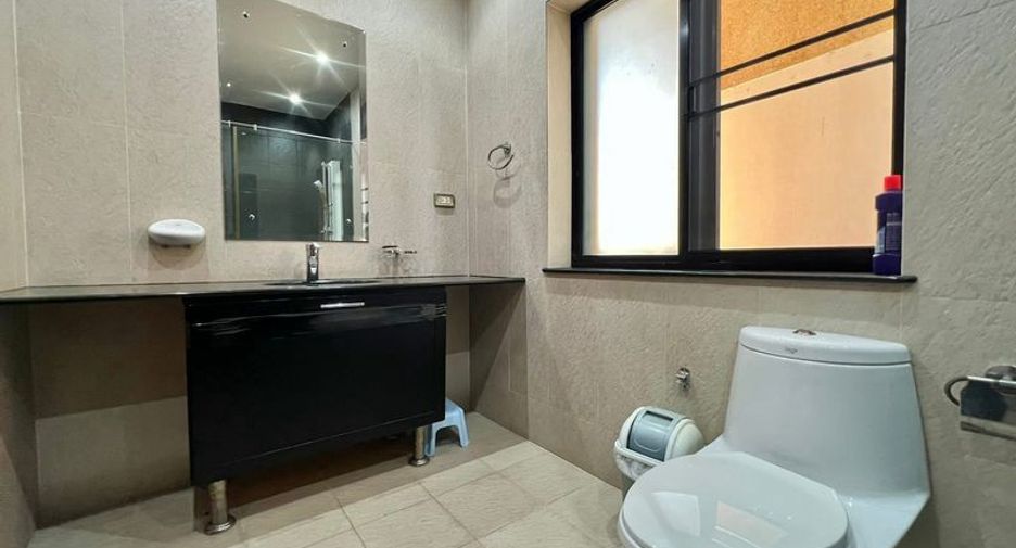 For sale 3 bedrooms villa in Jomtien, Pattaya