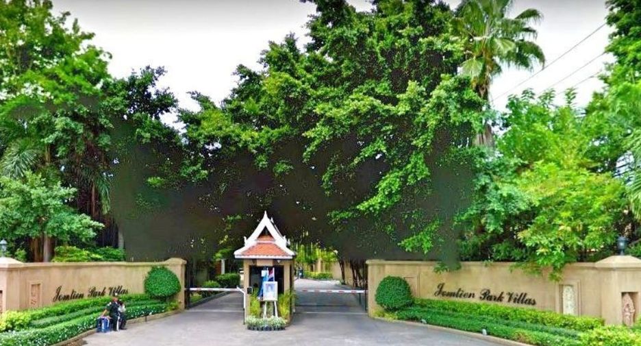 For sale 3 bedrooms villa in Jomtien, Pattaya