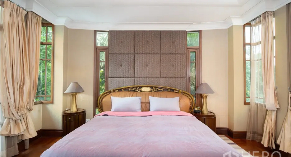 For rent and for sale 5 bedrooms house in Watthana, Bangkok