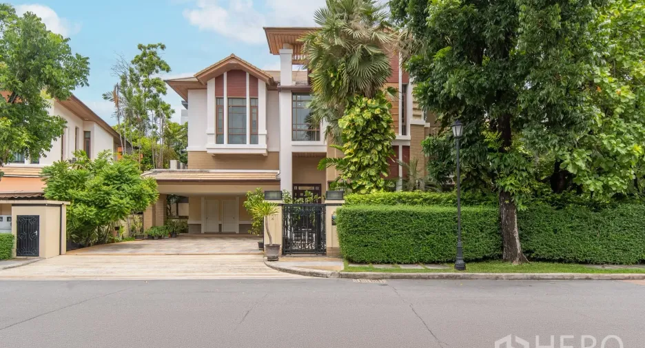 For rent and for sale 5 bedrooms house in Watthana, Bangkok