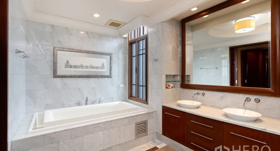 For rent and for sale 5 bedrooms house in Watthana, Bangkok