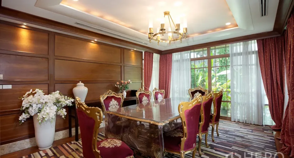 For rent and for sale 5 bedrooms house in Watthana, Bangkok