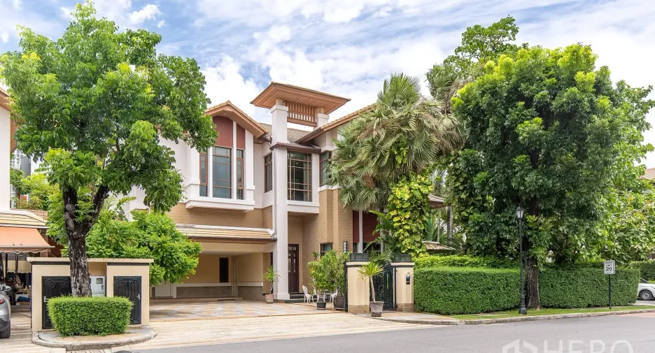 For rent and for sale 5 bedrooms house in Watthana, Bangkok