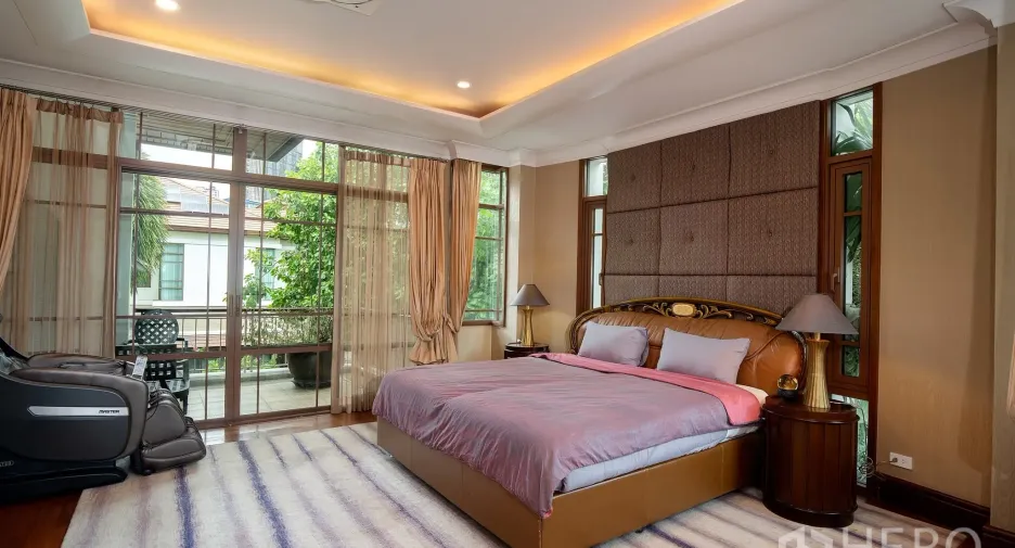 For rent and for sale 5 bedrooms house in Watthana, Bangkok