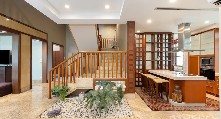 For rent and for sale 5 bedrooms house in Watthana, Bangkok