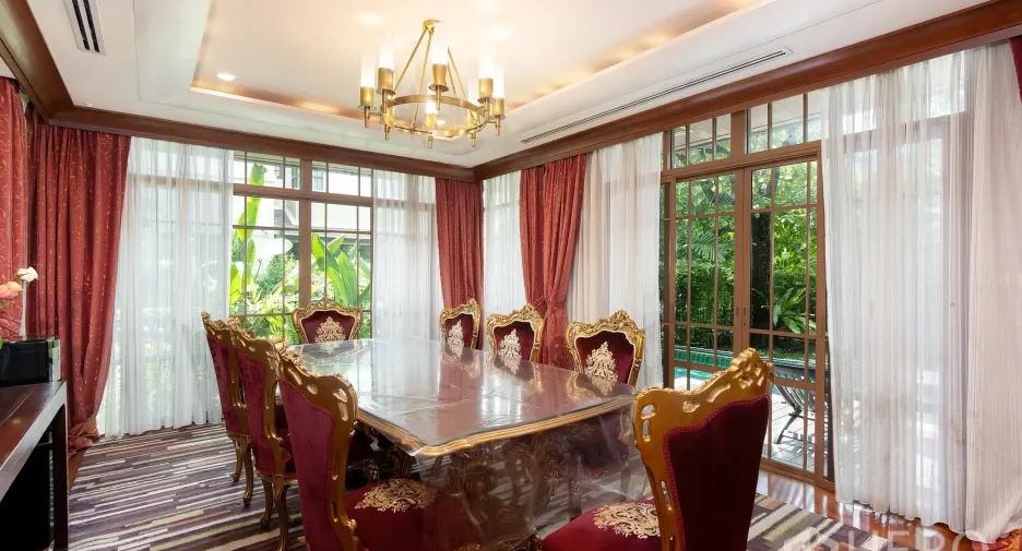 For rent and for sale 5 bedrooms house in Watthana, Bangkok
