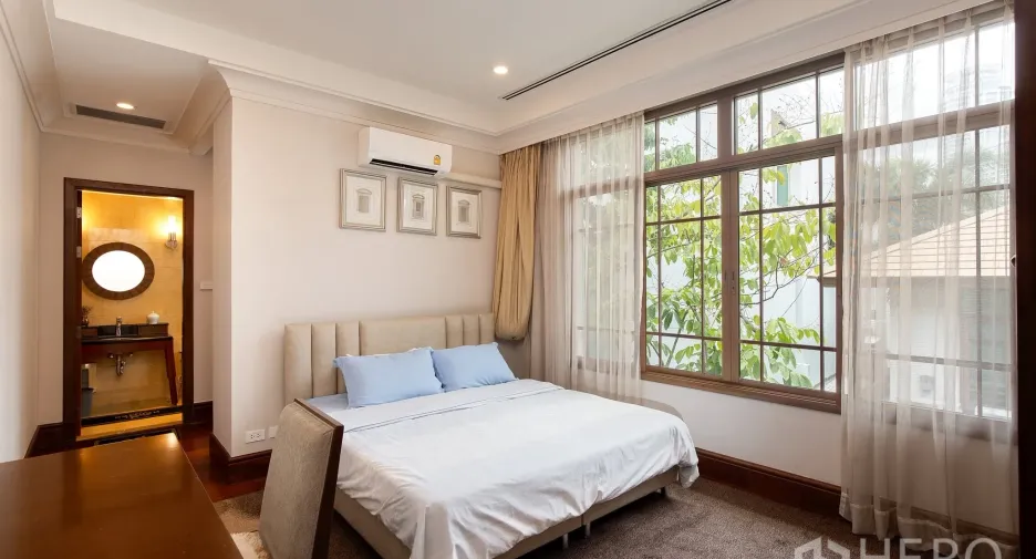 For rent and for sale 5 bedrooms house in Watthana, Bangkok