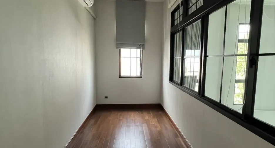 For rent and for sale 5 bedrooms house in Prawet, Bangkok