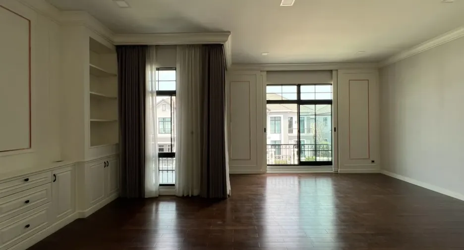 For rent and for sale 5 bedrooms house in Prawet, Bangkok