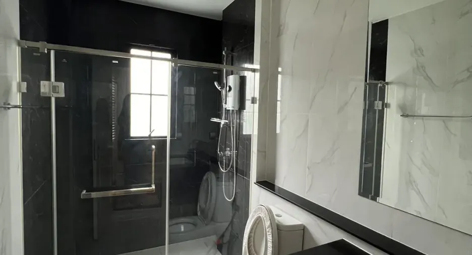 For rent and for sale 5 bedrooms house in Prawet, Bangkok