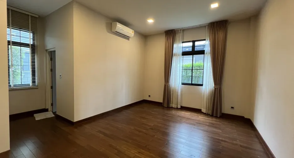 For rent and for sale 5 bedrooms house in Prawet, Bangkok