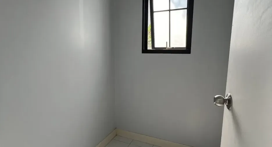 For rent and for sale 5 bedrooms house in Prawet, Bangkok