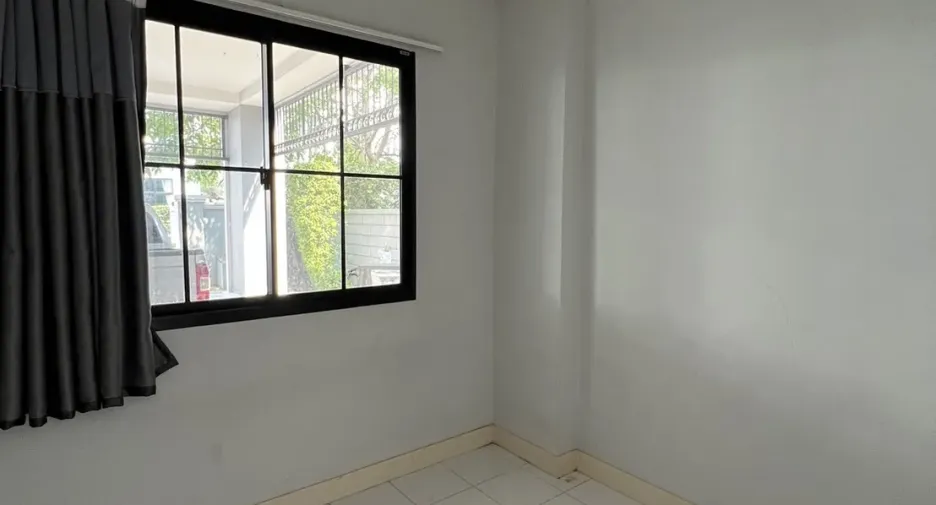 For rent and for sale 5 bedrooms house in Prawet, Bangkok