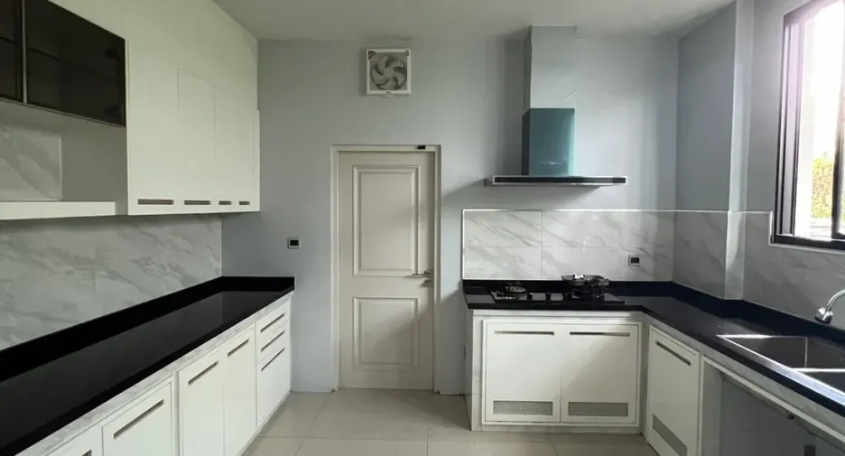 For rent and for sale 5 bedrooms house in Prawet, Bangkok