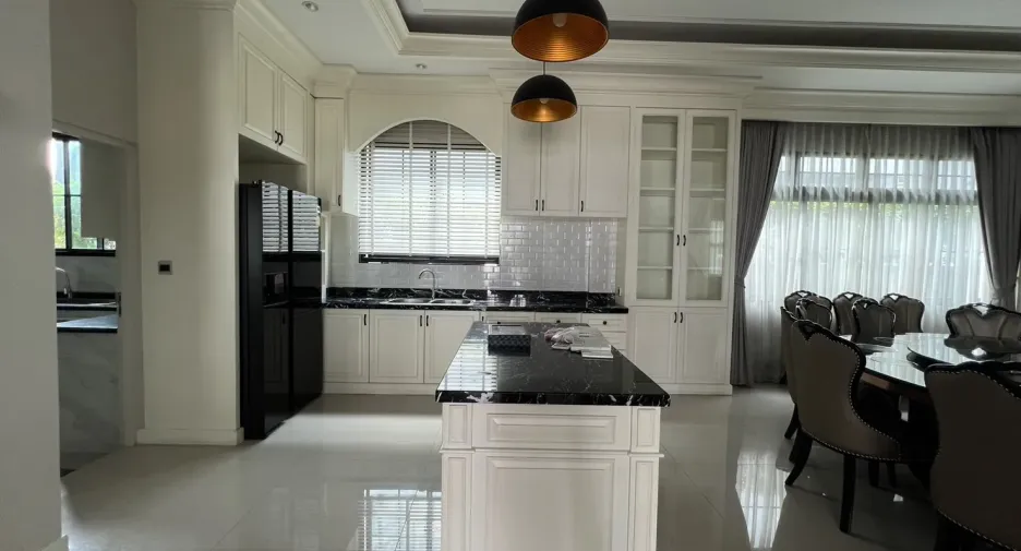 For rent and for sale 5 bedrooms house in Prawet, Bangkok