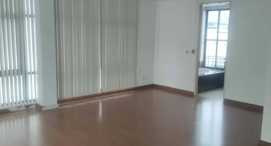 For rent 6 bedrooms office in Lat Phrao, Bangkok
