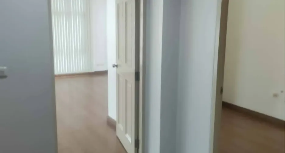 For rent 6 bedrooms office in Lat Phrao, Bangkok