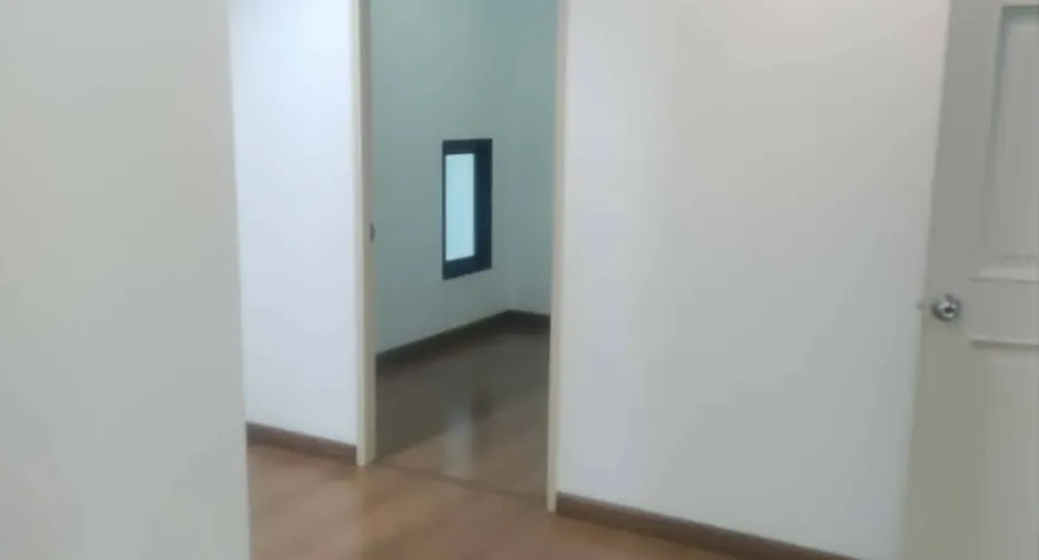 For rent 6 bedrooms office in Lat Phrao, Bangkok