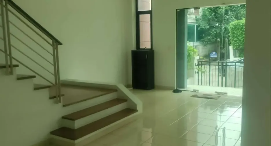 For rent 6 bedrooms office in Lat Phrao, Bangkok