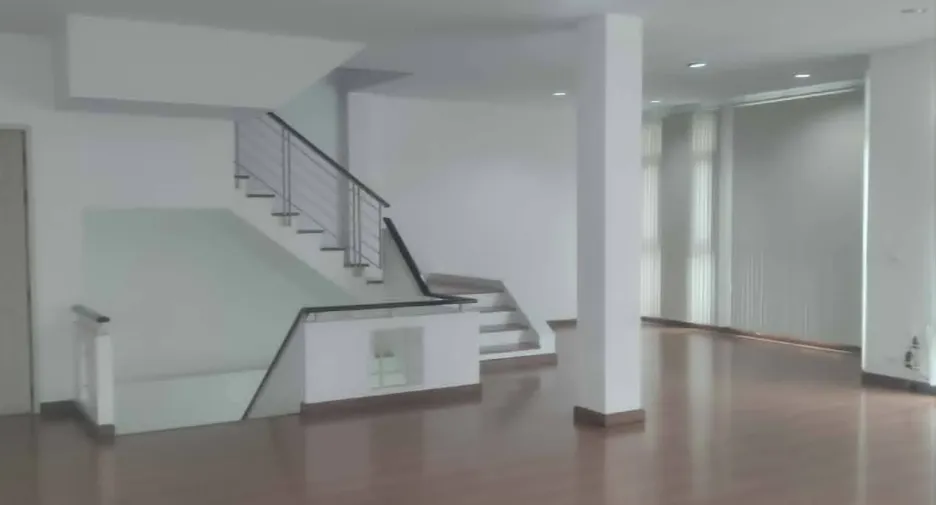 For rent 6 bedrooms office in Lat Phrao, Bangkok
