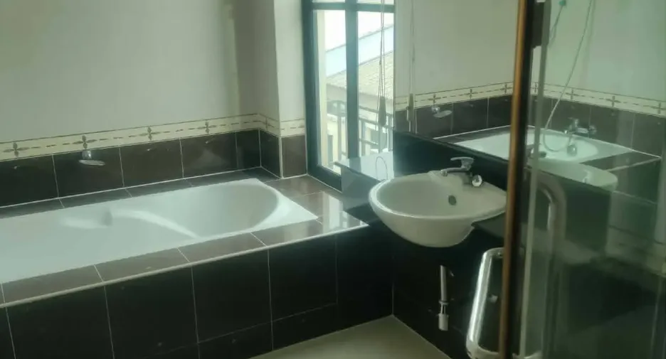 For rent 6 bedrooms office in Lat Phrao, Bangkok