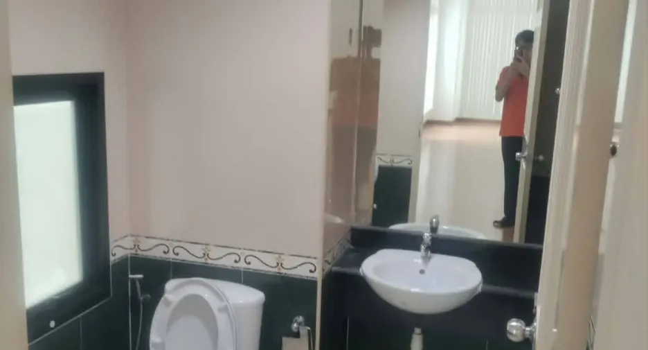 For rent 6 bedrooms office in Lat Phrao, Bangkok
