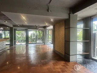 For rent retail Space in Watthana, Bangkok