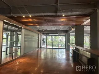 For rent retail Space in Watthana, Bangkok