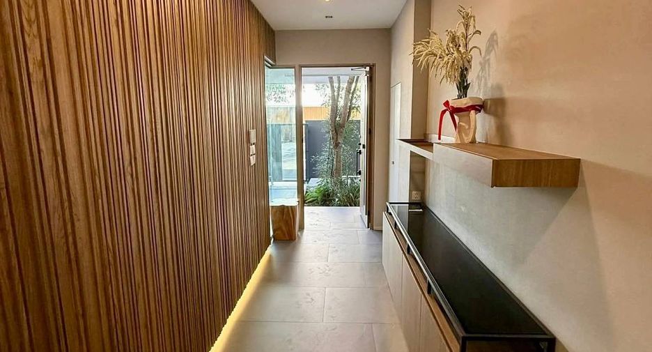 Haus zur Miete mit 4 Zimmer in Saphan Sung, Bangkok