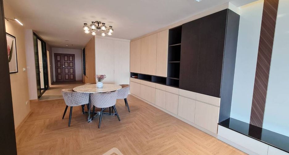 For rent 3 bedrooms condo in Rat Burana, Bangkok