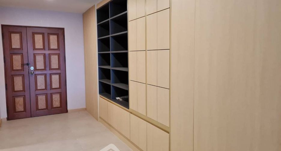 For rent 3 bedrooms condo in Rat Burana, Bangkok