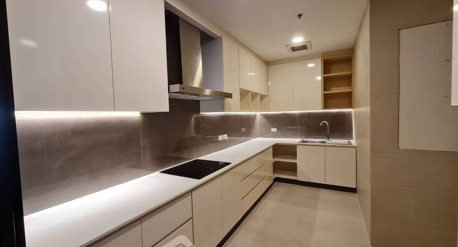 For rent 3 bedrooms condo in Rat Burana, Bangkok